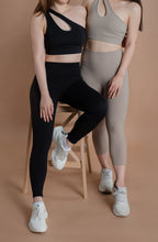 Load image into Gallery viewer, Nora Leggings (Black)
