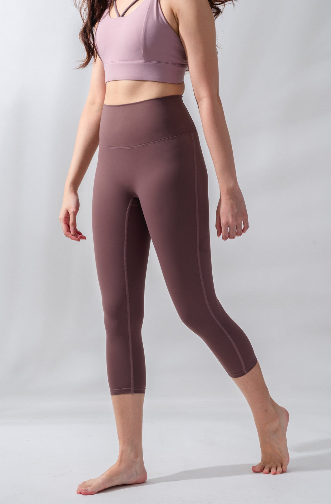 Kaylie Capri Leggings (Plum)