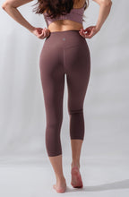 Load image into Gallery viewer, Kaylie Capri Leggings (Plum)
