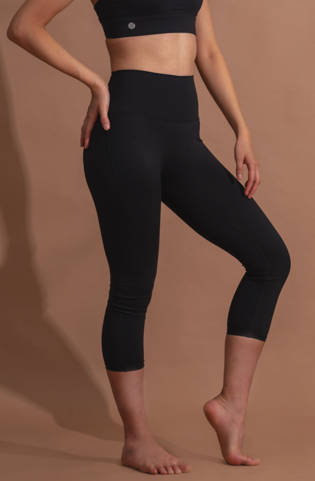 Kaylie Capri Leggings (Black)