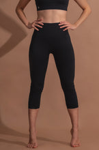 Load image into Gallery viewer, Kaylie Capri Leggings (Black)
